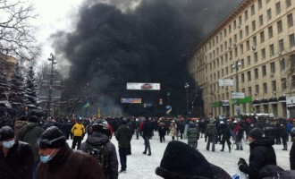 Ukrajina na pragu građanskog rata : U Kijevu pale prve žrtve protesta