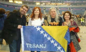 Gitarista Deep Purplea na koncertu u Beogradu se ogrnuo zastavom BiH