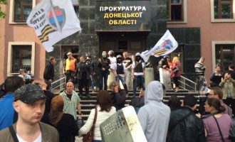 Uzavreli  Donjeck : Proruske snage  zauzele ured regionalnog javnog tužitelja (Foto+ Video)