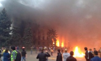 Sve krvavija Ukrajina : Žestoki sukobi u Odesi, više od 40 poginulih u požaru (Video)