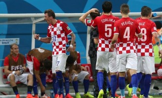 Mandžukić dvostruki strijelac : Hrvatska ubjedljiva protiv Kameruna, sa Meksikom za osminu finala