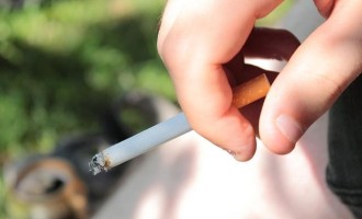 Sud kazao svoje :  Tvornica cigareta udovici pušača koji je umro od raka dužna 24 milijarde dolara