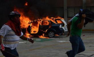 Meksiko u plamenu : U protestima zbog nestalih studenata zapaljen Parlament države Guerrero