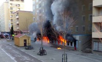 Emigranti na udaru i u Švedskoj  :  Zapaljena džamija , povrijeđeno pet osoba !