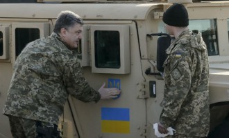 Porošenko na dočeku : Sjedinjene Američke Države isporučile  prva oklopna vozila Ukrajini