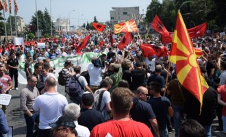 Veliki protest u Skoplju okončan mirno : Vladi poručeno da građani žele “kvalitetan, demokratski i transparentan državni sistem koji će biti jednak za sve”