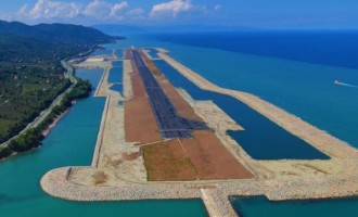 Na turskom aerodromu izgrađenom na moru počeli redovni letovi  (Video)