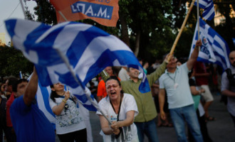 Grčka rekla “NE” kreditorima : Grci slave, iako ne znaju što ih čeka u ponedjeljak ! (VIDEO)