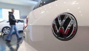 BERLIN, GERMANY - JANUARY 14:  Visitors look at VW cars at a Volkswagen Group showroom on January 14, 2013 in Berlin, Germany. Volkswagen Group, which includes the VW, Audi, Porsche, Skoda, SEAT, Bentley and Bugatti brands, delivered a record 9.07 million cars to customers in 2012. Rising sales in the Americas and Asia helped to offset a drop in sales in western Europe.  (Photo by Sean Gallup/Getty Images)