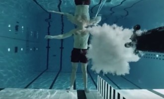 Fizičar se upucao pod vodom da bi pokazao naučni princip  (VIDEO)