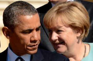 (FILES) A picture taken on September 6, 2013 shows US President Barack Obama (L) standing nearby Germanys Chancellor Angela Merkel during the family picture of the G20 summit in Saint Petersburg. The German government has received information that US intelligence is spying on the mobile phone communications of Chancellor Merkel, her spokesman said on October 23, 2013. AFP PHOTO / KIRILL KUDRYAVTSEV