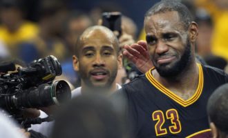 Cavaliersi prekrojili historiju  :  LeBron i Irving odlučili spektakularnu sedmu utakmicu  i Clevelandu donijeli  NBA naslov!