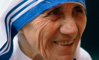 U septembru svečanost ui Rimu : Majka Tereza biće proglašena za sveticu !
