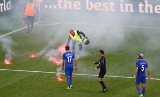 Vatreni prokockali veliku prednost, hrvatski navijači napravili incident (Video)