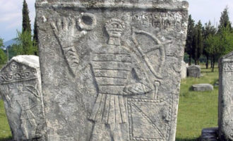 Monolitni kameni spomenici  : Stećci uvršteni na Listu svjetske kulturne baštine