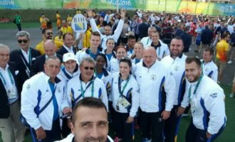 Na trgu Međunarodne zone : U Olimpijskom selu svečano podignuta zastava BiH