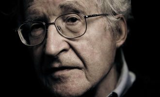 Noam Chomsky: Mnogo je veći profit u pravljenju nove kreme za tijelo nego u pronalaženju vakcine… (VIDEO)