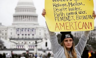 Amerikanka bh. porijekla Ayla Heder na protestima protiv Trumpa: Žena, muslimanka, feministica, Bosanka…