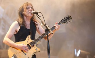 Gitarista i suosnivač  : Umro AC/DC-jev Malcom Young (Video)