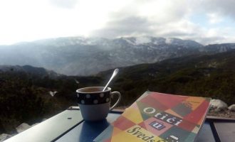 Stihovi  bosanskog imama iz Amerike : U kahvi fali ćeif koliko god je šećerio !