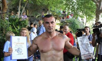 U konkurenciji skakača iz cijele regije : Lorens Listo i Igor Kazić pobjednici 452. skokova sa Starog mosta