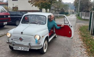 Zaljubljenik u automobile Mirzet Halilović, vozi “Fiću” iz 1961.: U Berlinu osvojio prvu nagradu za restauraciju