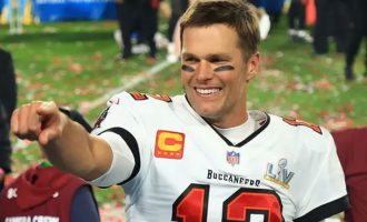 Super Bowl : Neuništivi Tom Brady Brady i Buccaneersi  razvalili favorizovane Kansas City Chiefse (VIDEO)