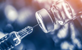 Njemački epidemiološki institut Robert Koch: Vakcinisanui  ne prenose zarazu i mogli bi biti oslobođeni testiranja