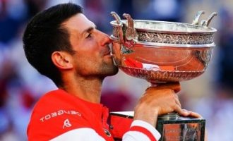 Đoković osvojio Roland Garros : Spektakularnim preokretom pobijedio Tsitsipasa i tako ponovo postao kralj Pariza  (Video)