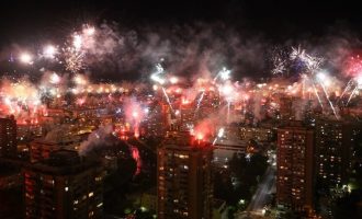 Spektakl u Sarajevu : Veličanstveni vatromet za Željinih 100. godina (VIDEO)