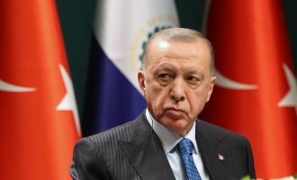 Erdogan pokušava spasiti  Putina : Treba ga  ohrabriti da ‘časno’ izađe iz Ukrajine i okonča sukob