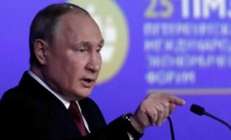 Putin na plenarnom sastanku ekonomskog foruma u Sankt Peterburgu : “Svijet više neće biti isti”