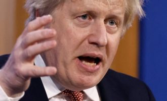 Britanski premijer Johnson kapitulirao: ‘Podnijet ću ostavku!‘ Opozicija se naslađuje: ‘Ovo je prvi put da brod koji tone bježi od štakora!‘