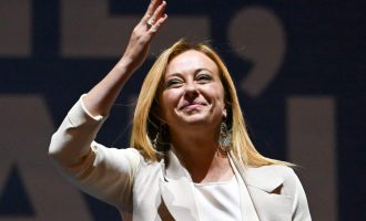 Desnica premoćno pobjeđuje u Italiji: Giorgia Meloni vjerojatno će postati prva premijerka!