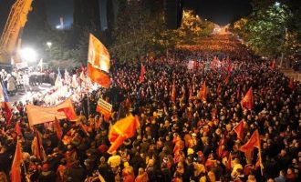 Masovni antivladin protest u Podgorici za vanredne izbore : “Hoćemo da nam djeci  idoli budu nobelovci, a ne popovi” (Video)