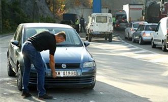 Nova eskalacija na Kosovu : Srbi sa sjevera napustili kosovske institucije zbog registracija