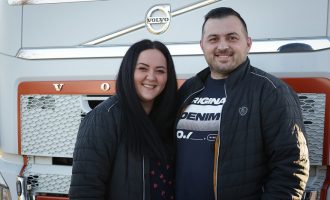 Ljubav i život na točkovima : Supružnici Mandić kamionom za godinu i po prešli 350.000 km