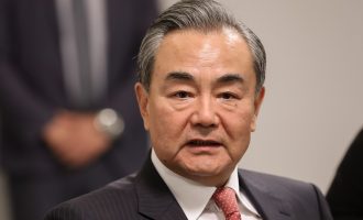 Šef kineske diplomacije Wang Yi  u Münchenu :Kina će predstaviti  svoj plan za kraj rata u Ukrajini