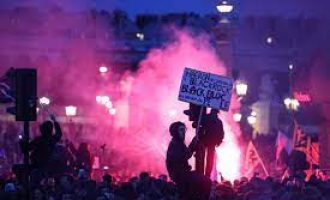 Milion ljudi na ulicama Francuske : Demonstranti u Bordeauxu zapalili gradsku vijećnicu (Video)