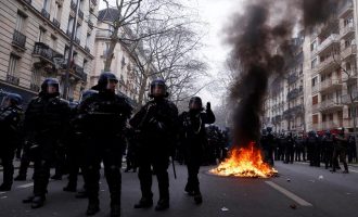 Haos u srcu Evrope : U protestima širom Francuske povrijeđeno  više od 1000 policajaca