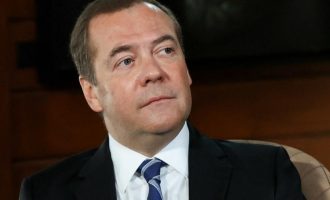 Medvedev opet prijeti: ‘Zapad je potpuno lud! Treći svjetski rat je sve bliže!‘