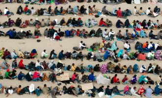 Nepregledne kolone : Rekordan broj migranata kreće prema američkoj granici, novi test za Bidena