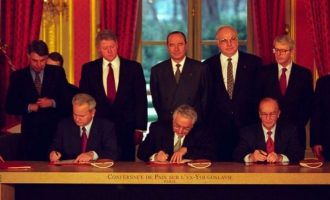Zaustavio rat i postao temeljna prepreka funkcioniranju moderne države BiH :   Prije 28 godina parafiran Dejtonski mirovni sporazum