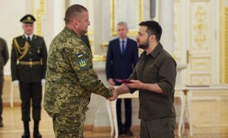 Zelenski i general  Zalužni razočarani saveznicima. “Gubimo zbog rata na Bliskom istoku”