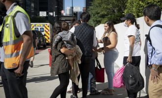 Eskalacija migrantske krize : Teksas avionima šalje migrante u Chicago