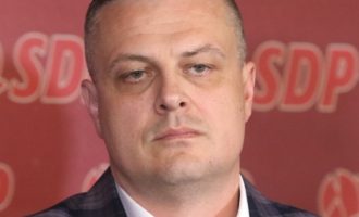 Mijatović poslao poruku partijskim drugovima :  “Nermin vam obezbijedio pozicije pa vas pjesma ponijela, gori od SDA i Bakira postajete”