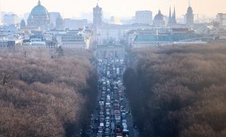 Traktorima “okupirali” Berlin : Njemački poljoprivrednici protestvuju  zbog smanjenja subvencija