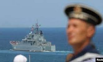 Novi udar na Crnomorsku flotu : Ukrajina tvrdi da je uništila veliki ruski desantni brod kod Krima