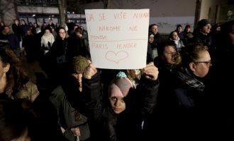 Protest u Sarajevu: Građani odali počast ubijenom mladiću Farisu Pendeku