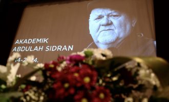 Posljednji pozdrav Abdulahu Sidranu : “Zbogom Avduka! Tvoj duh je ostao s nama i lebdi kao čuvar nad Sarajevom…”